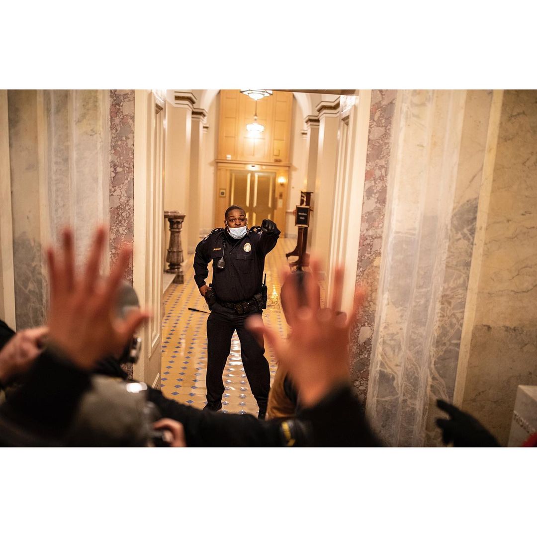 yashar's tweet photo. I didn't realize that Ash Gilbertson, who is the one of the greatest war photographers, was in DC on assignment during the insurrection at the Capitol

Some of his incredible work here

BTW, Ash took some of the most haunting and harrowing photos of the wars in Iraq &amp; Afghanistan https://t.co/uDmOx8caIl