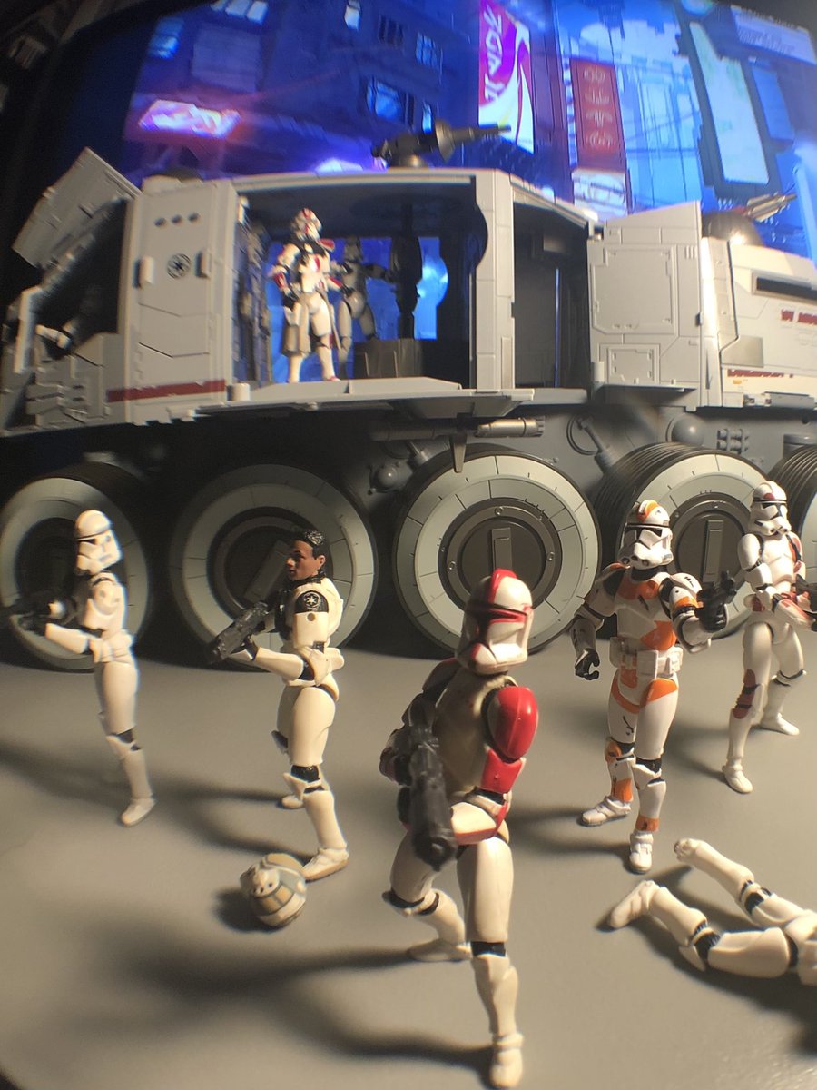 toyetic40s's tweet photo. FOR THE REPUBLIC! #StarWars #Clones #CloneWars #TurboTank #Hasbro #HasbroToyPic https://t.co/XJBz2fXnX1