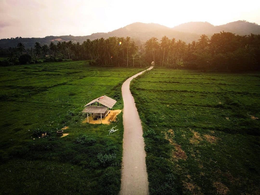 LokalExplore's tweet photo. Cantiknya pemandangan. Tenang je rasa...
Round pushpinKampung Padang Maras, Terengganu, Malaysia
.
A stunning photos by 
nikfirdaus_42 (instagram)
.
Explore Lokal Dululah!

#explorelokal #traveldalamnegara  #visitmalaysia
#cuticutimalaysia #exploreterengganu https://t.co/i7tYMxy109