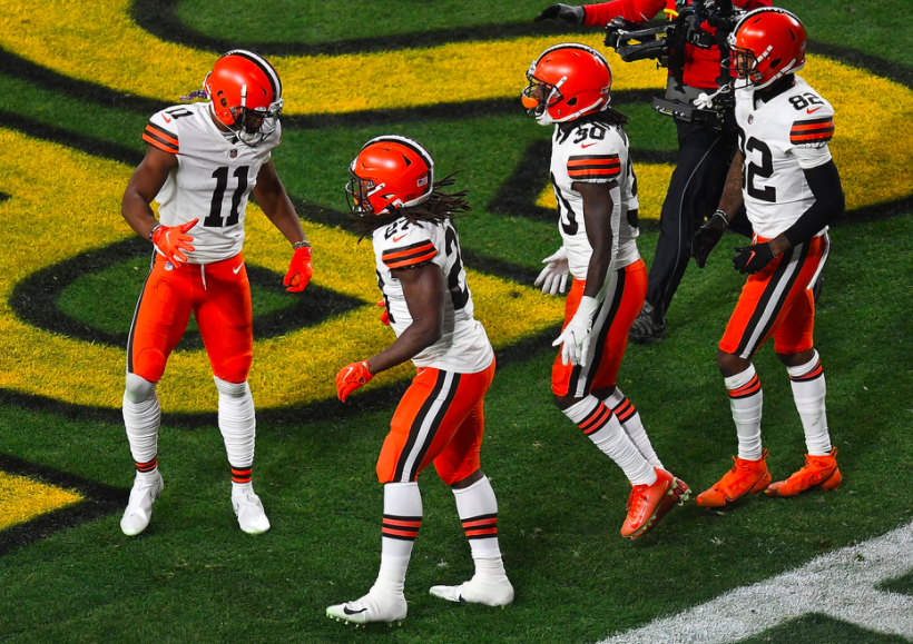 CLEsportsTalk's tweet photo. #RETWEET TO CONGRATULATE THE BROWNS ON BEATING THE STEELERS IN THE PLAYOFFS!!!!!!!!!! https://t.co/bQotvqaA37