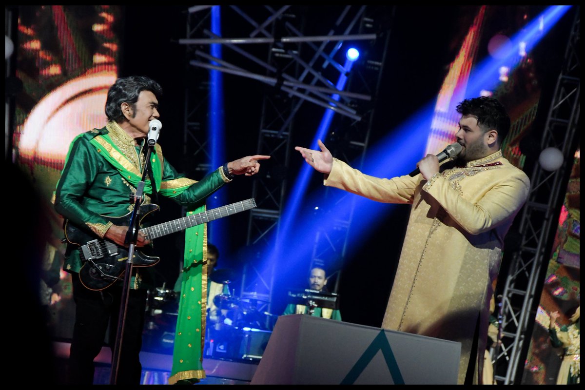 rhoma_official's tweet photo. Assalamualaikum Warahmatullahi Wabarakatuh.
Terima kasih kepada #FORSA dan pemirsa di rumah telah menyaksikan penampilan saya dan #SONETA Group dalam acara "26ether Concert" tadi malam.
#RhomaIrama #26etherConcert https://t.co/1Dtam2Mpmb