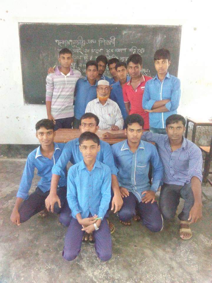 Forhad22820869's tweet photo. Where lost, the school life entangled with memories.  ssc batch 2017 Madna Secondary school😥😥😥 https://t.co/wko7ZaPJrE