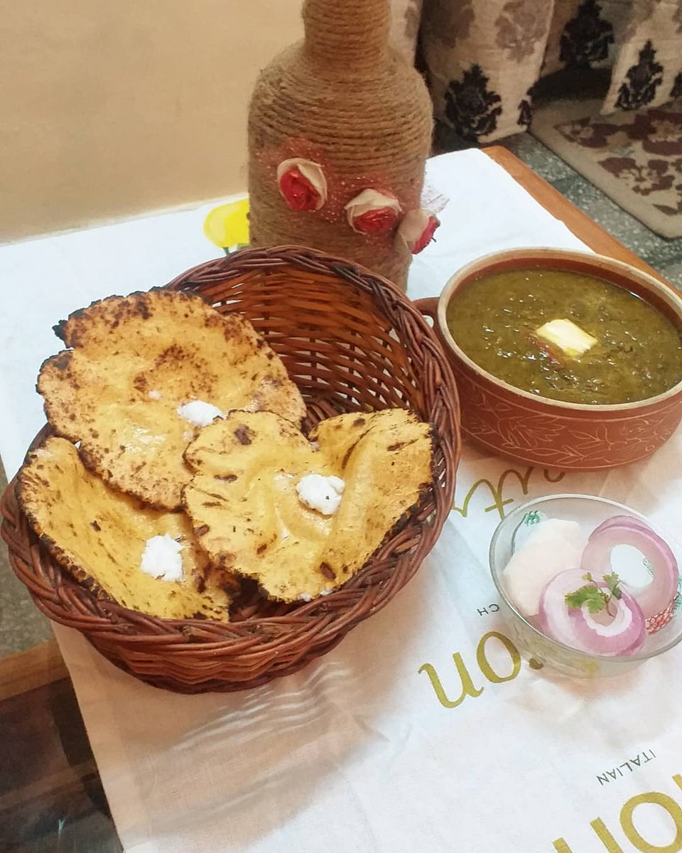 CookAtSweetHom1's tweet photo. So lohri is about to come?
Yes,so I prepared this tasty Indian cuisine..famous in the north west region of the country
(Sarson da Saag,Makke ki roti!)
Enjoy!!!...
#saag #indianfood #foodporn  #foodblogger #spinach #sarsonkasaag #punjabifood #punjabi #homechef #makkikiroti https://t.co/hwRRDUWF3N