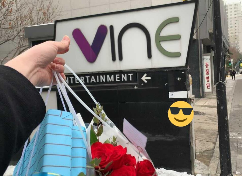 secretciaaa's tweet photo. #ㅁㅁㅁproject
GIFT #2
Flowers box, Denise Birthday Greeting Book, Bag, Stickers, etc.

#DeniseMMMday #DENISE
 @5ECRETNUMBER #DENISEKIM #데니스 #SECRET_NUMBER #DENISEBIRTHDAY #SECRETNUMBER #시크릿넘버 https://t.co/zFsHq4FNe2