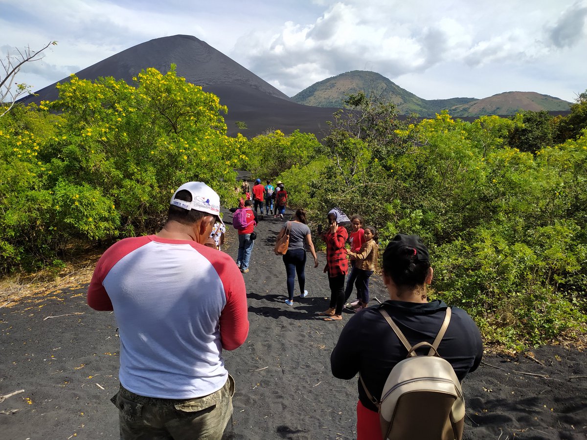 El verdadero amor a mi Patri es caminar hacia delante, yo camino con Daniel 2021
Tour en lago de lavas
#TelicaSiempreLinda