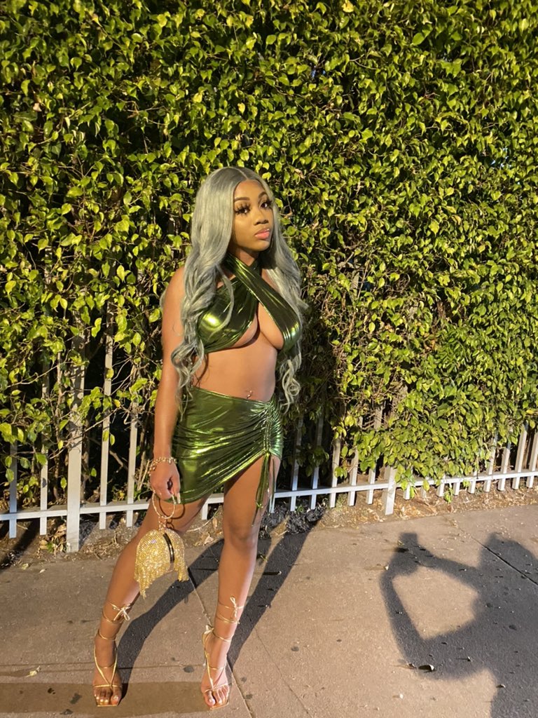 __destineyyyy's tweet photo. making my years count instead of counting the years 💚 #LLPN
*my curls fell* https://t.co/vmk6u90rPG