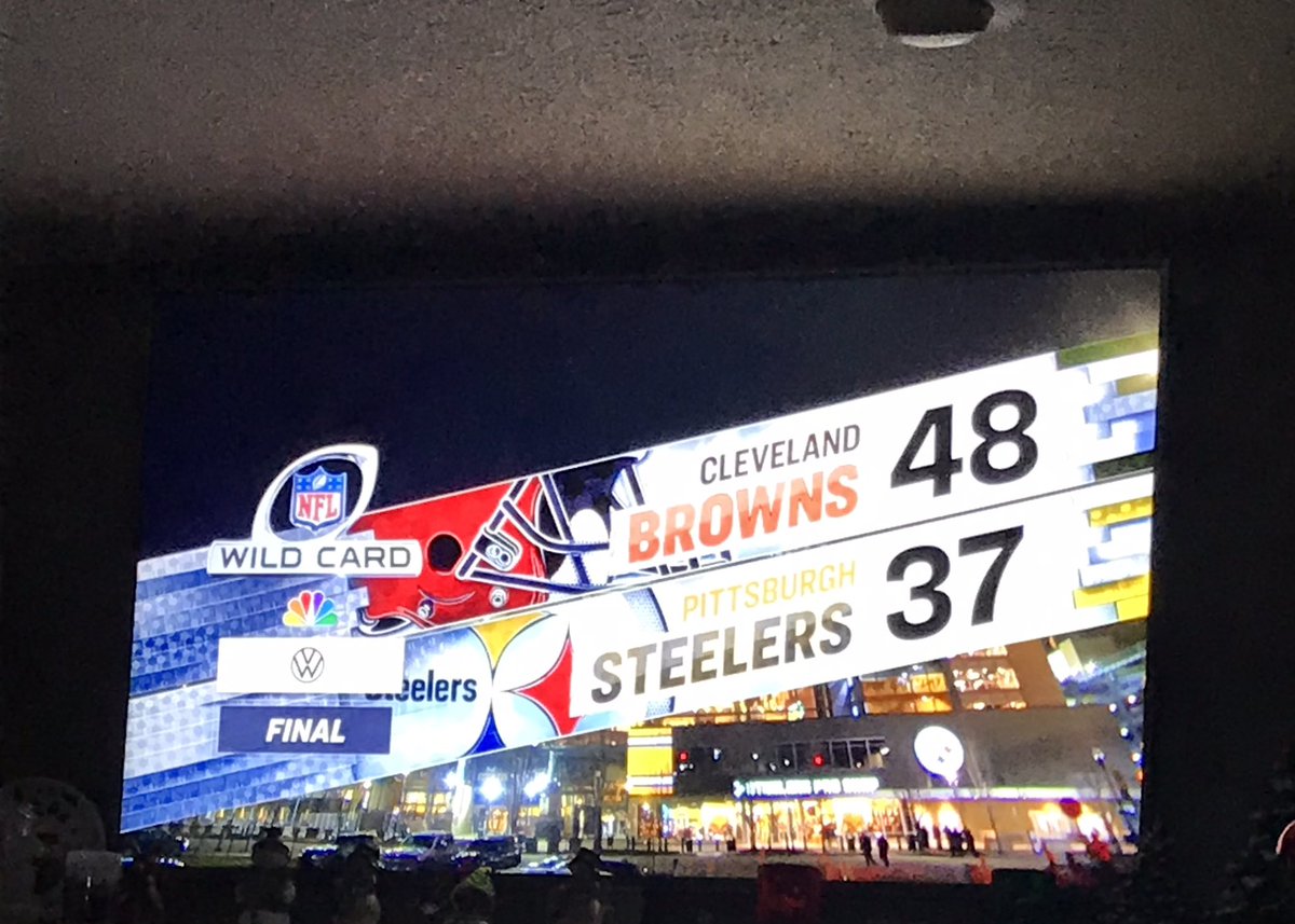 Coach_Ochs's tweet image. Oh the sweet taste of victory!  Let’s go, on to KC!  #Browns #orangepants 🏈🟤🟠🏈