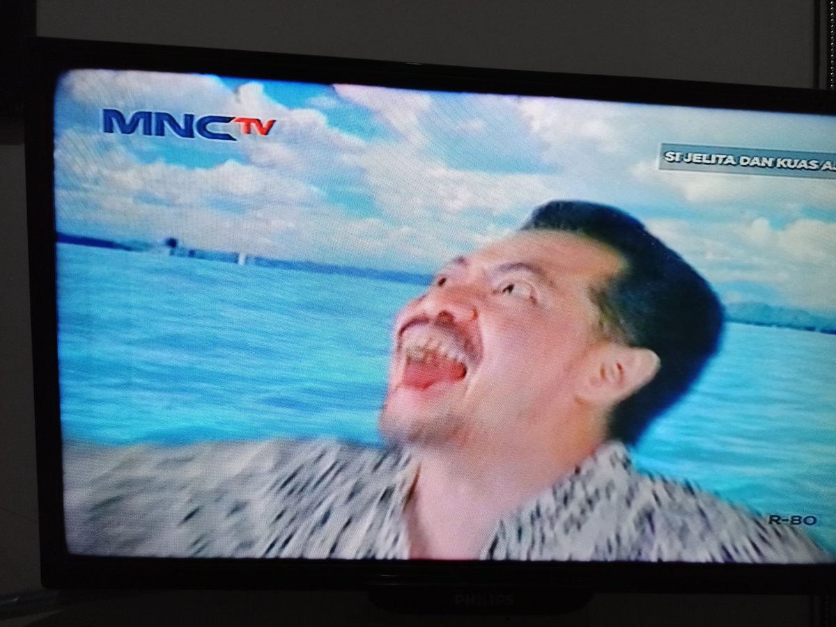 that one time in manhunt where dream and sapnap was in one boat and dream just kept spinning the boat until sapnap yelled "YOURE MAKING ME DIZZY STOP"