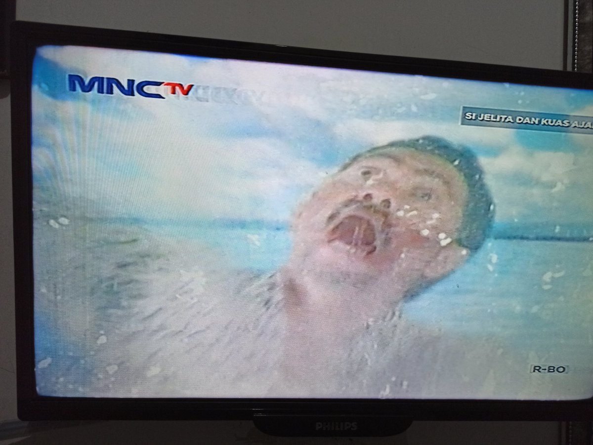 that one time in manhunt where dream and sapnap was in one boat and dream just kept spinning the boat until sapnap yelled "YOURE MAKING ME DIZZY STOP"