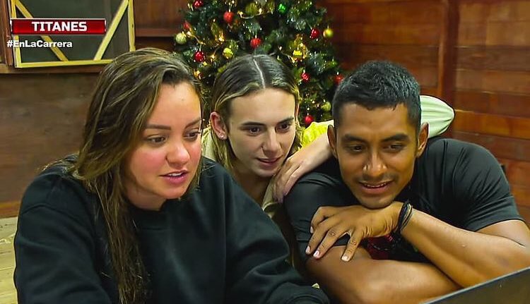analago95's tweet photo. Gracias por ser parte de este barco 🥺🙌🏻, si ustedes conmigo, quien contra mi? #UAreNotAloneAna 
@pameverdirame Te queremos y te vamos a extrañar como no tienes una idea https://t.co/2dnBaQSooK