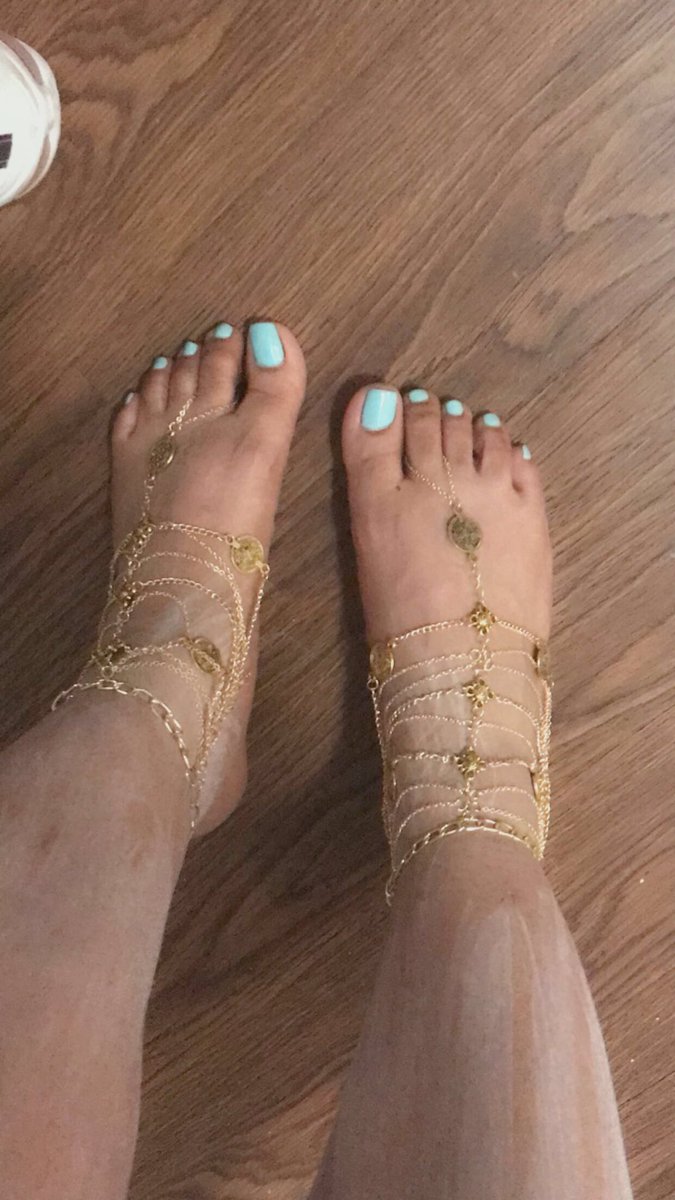 FavorableSoles's tweet photo. Here’s the chained jewelry i bought for y’all + my ashy legs LMAOOOO HAHHA . how y’all like them on my feet?

feet jewelry, toes, cute feet, feet fetish, black feet, cheap pics and vids, customs, dark web, sexy, ashy ankles, itchy, shoe feet, authentic, favorite, legs, thighs, do https://t.co/5DPTV4fso4