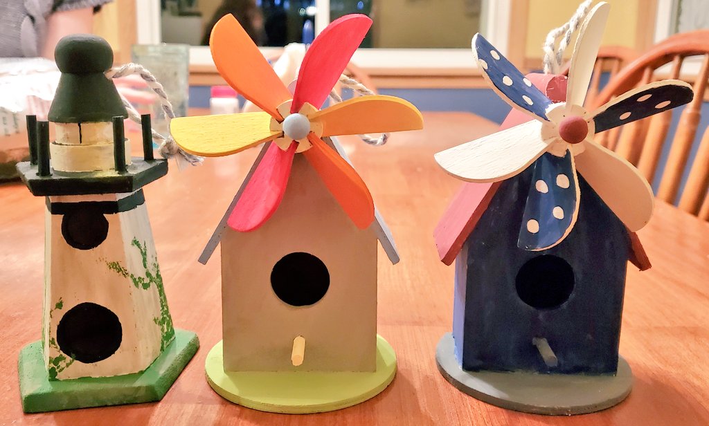 QuixoticGinger's tweet photo. We made some bird houses today. Guess which one is mine. #DonQuixote https://t.co/DNLPn7cN4q