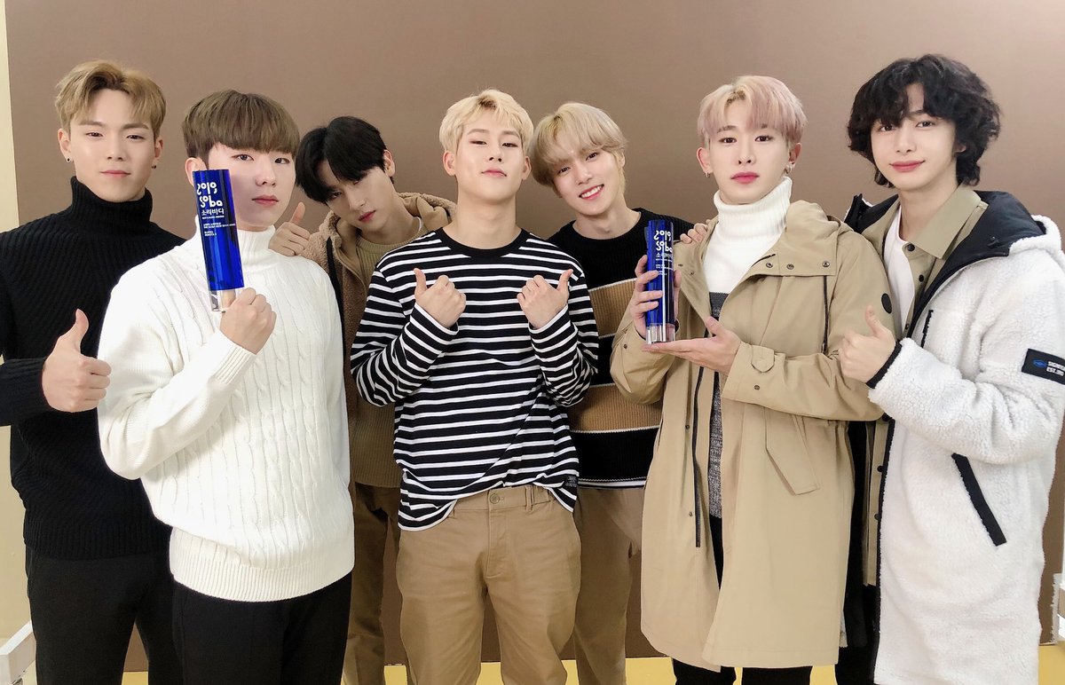RedHome13's tweet photo. (2019) 3rd SORIBADA BEST K-MUSIC AWARDS
𝐌𝐎𝐍𝐒𝐓𝐀 𝐗 - 'BONSANG AWARD'
#MonstaXBonsang
#MONSTAX #몬스타엑스
#MONSTAX_BonsangAward
#MONSTAXatSOBA2019
@OfficialMonstaX https://t.co/XyHOb8HHW6