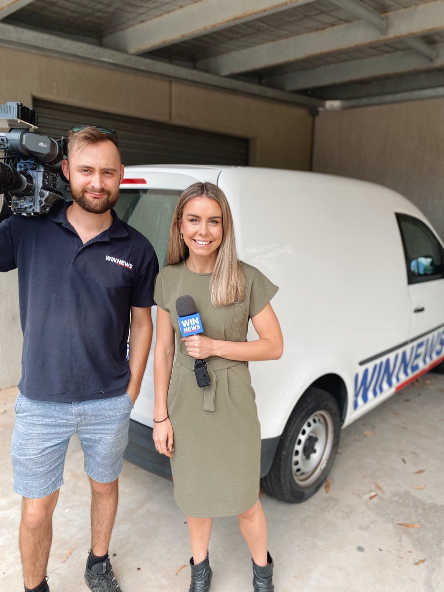 MadelinePalmer_'s tweet photo. Hello fellow media crew 👋🏽 Due to border closures I had to leave my job so I could be with my family over Xmas after nearly a year apart🎄 but I am now on the hunt for work again. So if you want a hardworking, experienced reporter as part of your news team in 2021 I’m your girl! https://t.co/GbSVVZKi7V