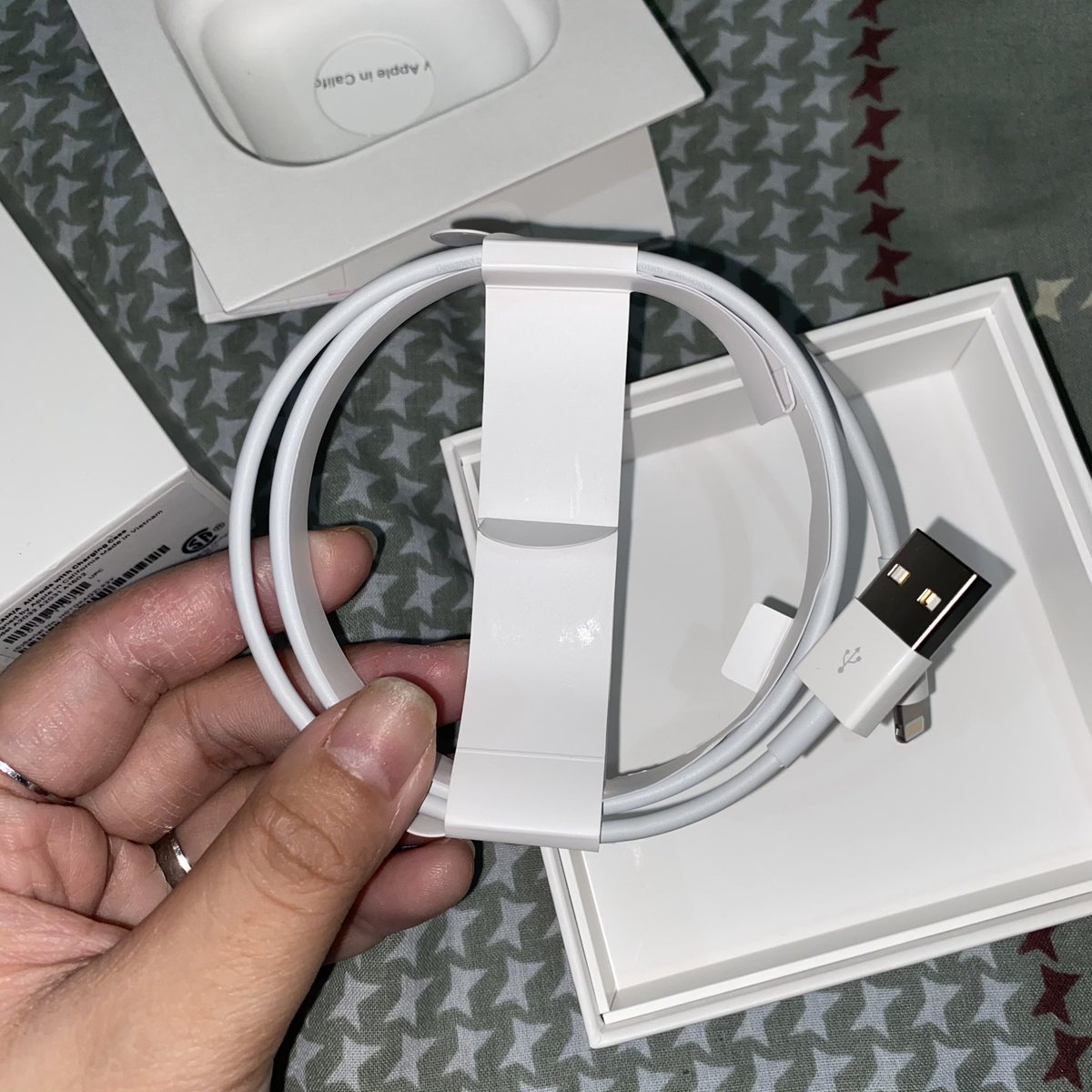 samdaysixuuu's tweet photo. selling my extra original lightning cable for 1000php. dm me!! 

#sell #selling #forsale #sale #forsaleph https://t.co/uNw5tD48Wg