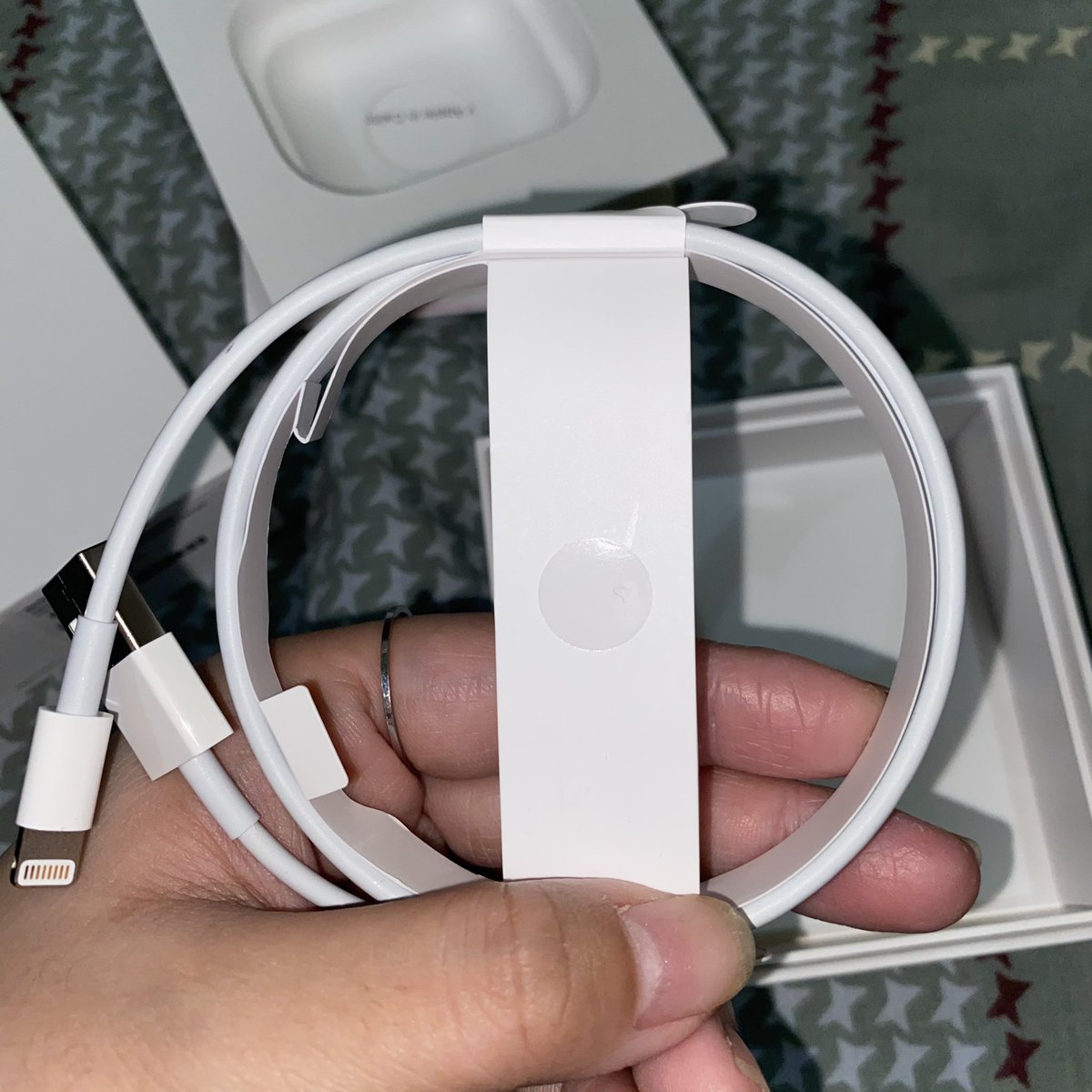 samdaysixuuu's tweet photo. selling my extra original lightning cable for 1000php. dm me!! 

#sell #selling #forsale #sale #forsaleph https://t.co/uNw5tD48Wg