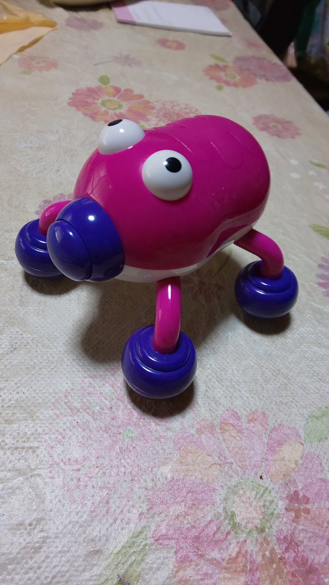 fulil's tweet photo. かびるんるんの電池で動くマッサージ器。
おばあちゃんが肩に使いすぎて、モーターが焼ききれ、壊れた。
メルカリで探したけどなくて、どこかに売ってないかなぁ～ https://t.co/mjkKuW7eOy