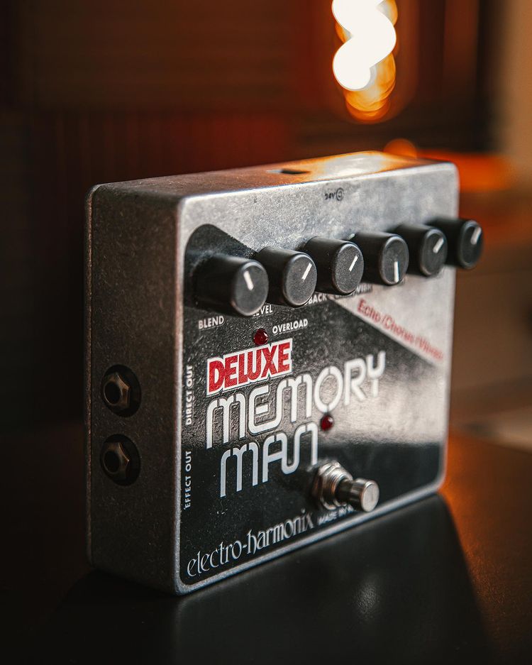 Wishing you the most Deluxe of Memory Man Mondays
📷 HartBeat Studios

#ehx #electroharmonix #MemoryMan #deluxememoryman #analogdelay #guitardelay #guitareffects #guitarpedals #guitargear