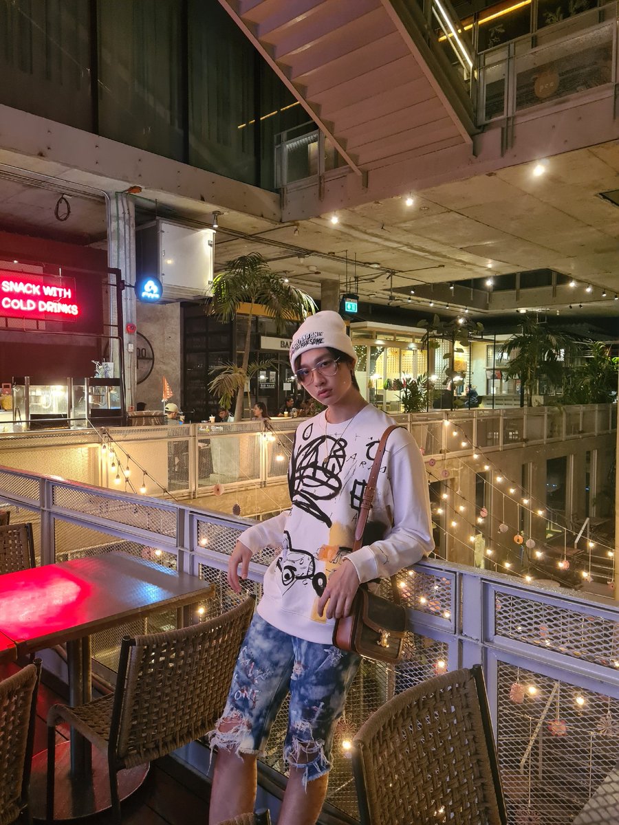 gunnapatn's tweet photo. ไปที่ไหนก็เหงาเลย.. แต่ก็ดีแล้วครับที่เรารักษาระยะห่างกัน พรุ่งนี้เอาเป็นว่าผมก็ไม่น่าได้ไปไหนเยอะ เดี๋ยวจามีกิจกรรมมาเล่นกับทุกคนในวันเกิดผมพรุ่งนี้น้า 🎉 https://t.co/4i7yRHQrBQ