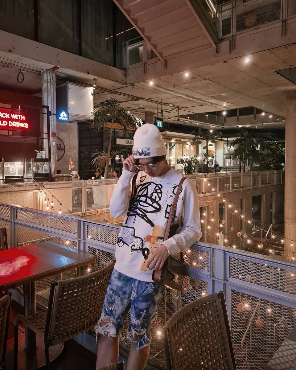 gunnapatn's tweet photo. ไปที่ไหนก็เหงาเลย.. แต่ก็ดีแล้วครับที่เรารักษาระยะห่างกัน พรุ่งนี้เอาเป็นว่าผมก็ไม่น่าได้ไปไหนเยอะ เดี๋ยวจามีกิจกรรมมาเล่นกับทุกคนในวันเกิดผมพรุ่งนี้น้า 🎉 https://t.co/4i7yRHQrBQ