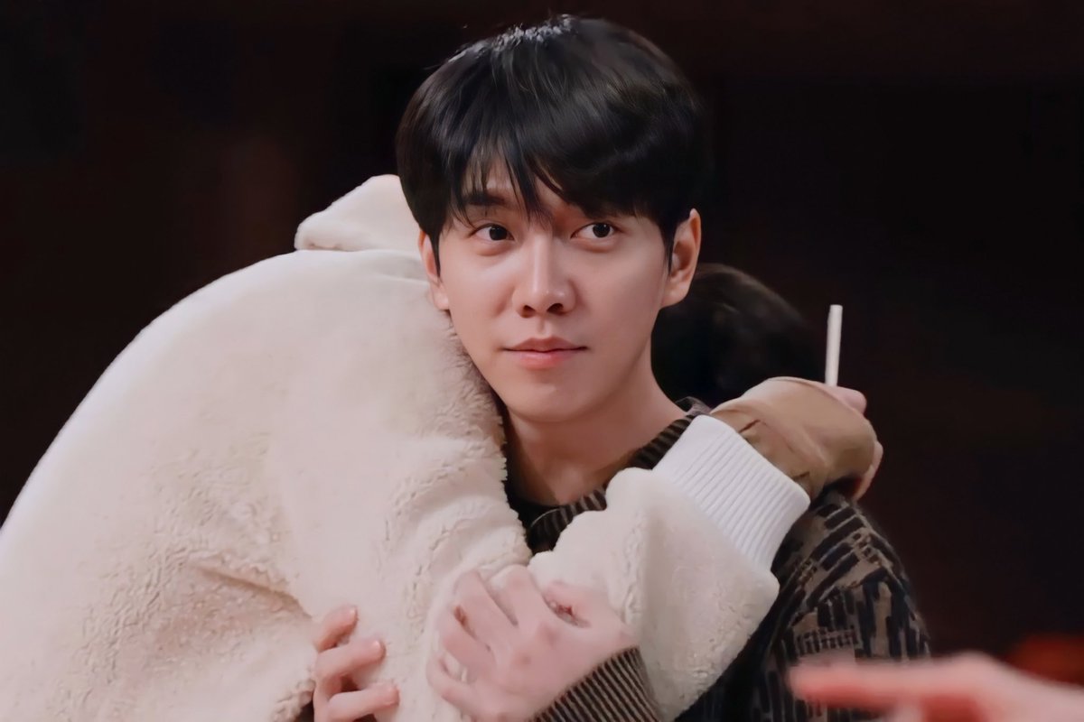 a baby hugging another baby.  #ChaEunWoo  #LeeSeungGi