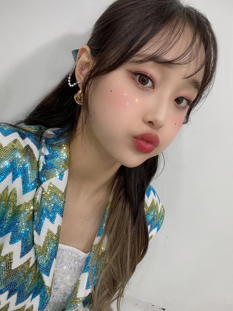 polishorbit's tweet photo. LOONA photos from todays Vlive+🥰
#LOONA #이달의소녀 @loonatheworld https://t.co/swOnKFiZjA