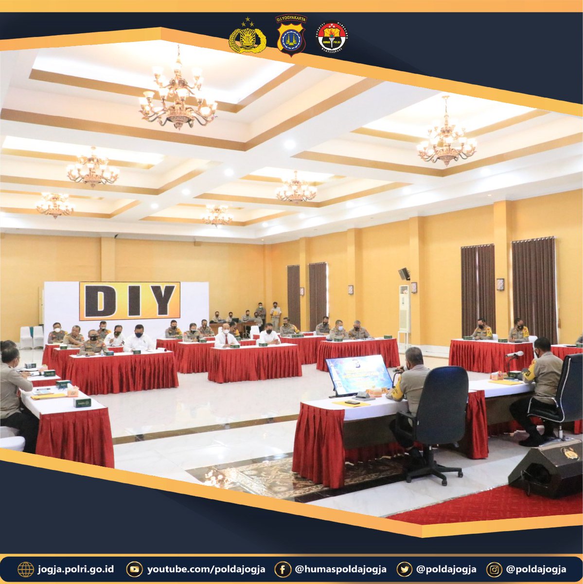 PoldaJogja's tweet photo. berakhirnya Satgas Aman Nusa II Progo 2020 yang dilaksanakan kurang lebih selaman 10 bulan, Polda DIY gelar Rakor Analisa dan Evaluasi bertempat di Gedung Anton Soedjarwo Polda DIY, Senin (11/1/2020).

#PoldaDIY #PoldaJogja  #OpsAmanNusaII #AmanNusaII2020
https://t.co/HgoCe7dr0u https://t.co/6J825rHXax
