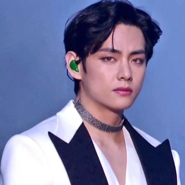 Taehyung's exposed forehead : a dangerous thread