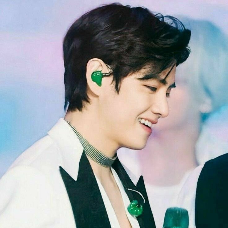 Taehyung's exposed forehead : a dangerous thread