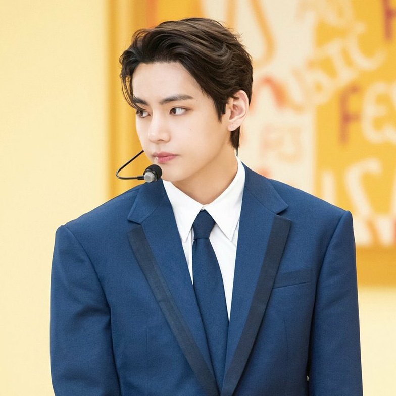 Taehyung's exposed forehead : a dangerous thread