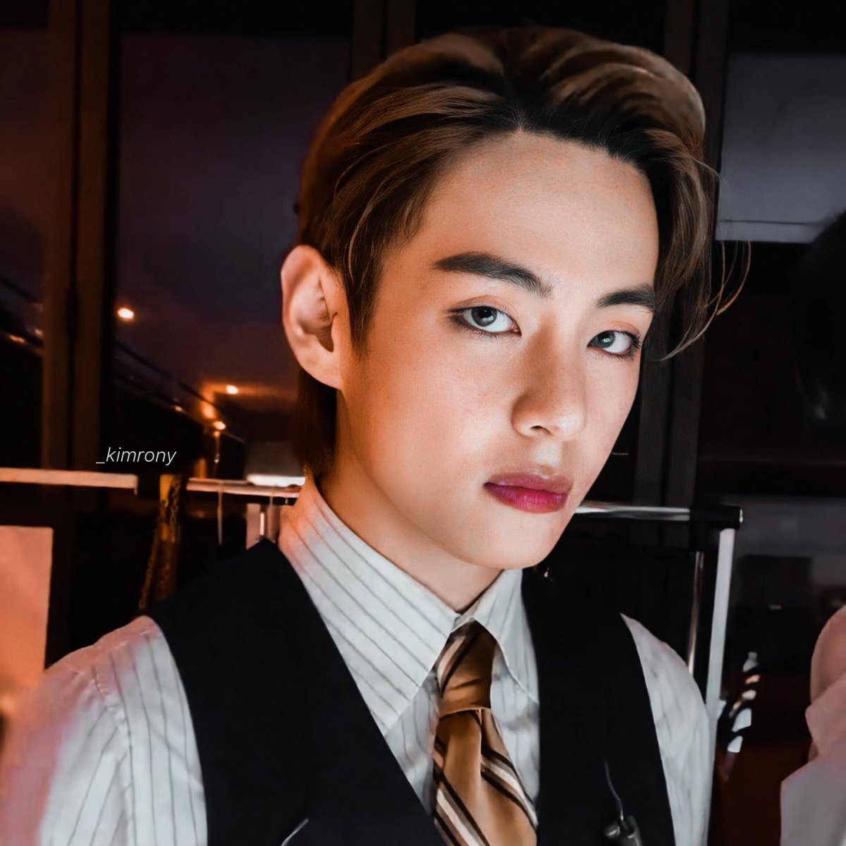 Taehyung's exposed forehead : a dangerous thread