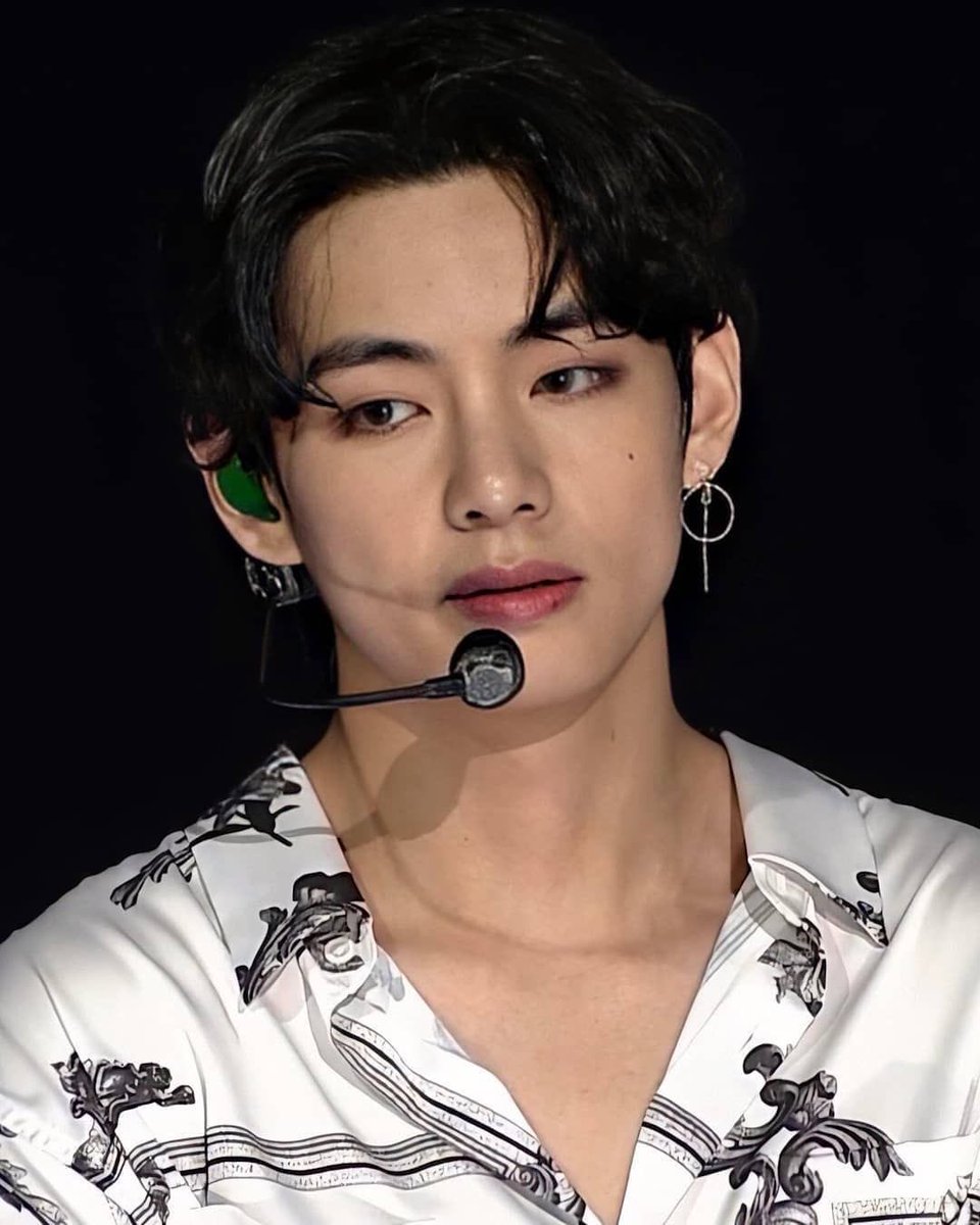 Taehyung's exposed forehead : a dangerous thread