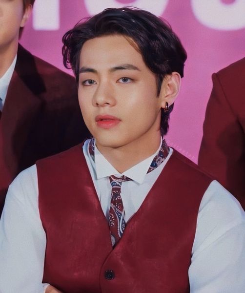 Taehyung's exposed forehead : a dangerous thread