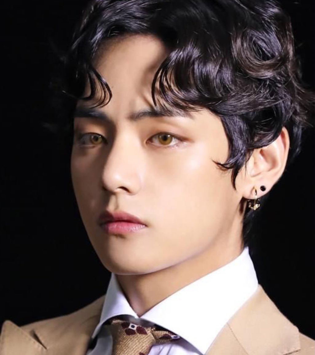 Taehyung's exposed forehead : a dangerous thread