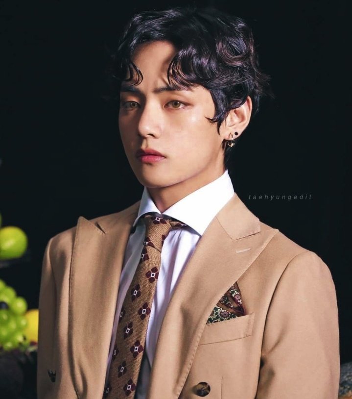 Taehyung's exposed forehead : a dangerous thread