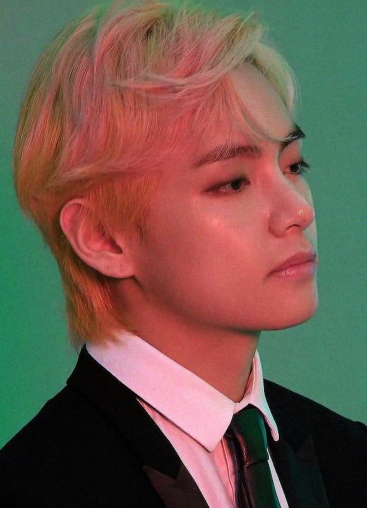 Taehyung's exposed forehead : a dangerous thread