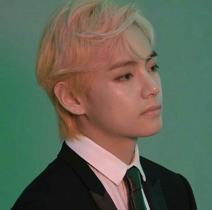 Taehyung's exposed forehead : a dangerous thread
