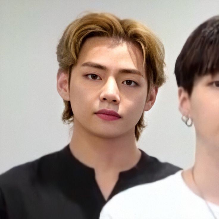 Taehyung's exposed forehead : a dangerous thread