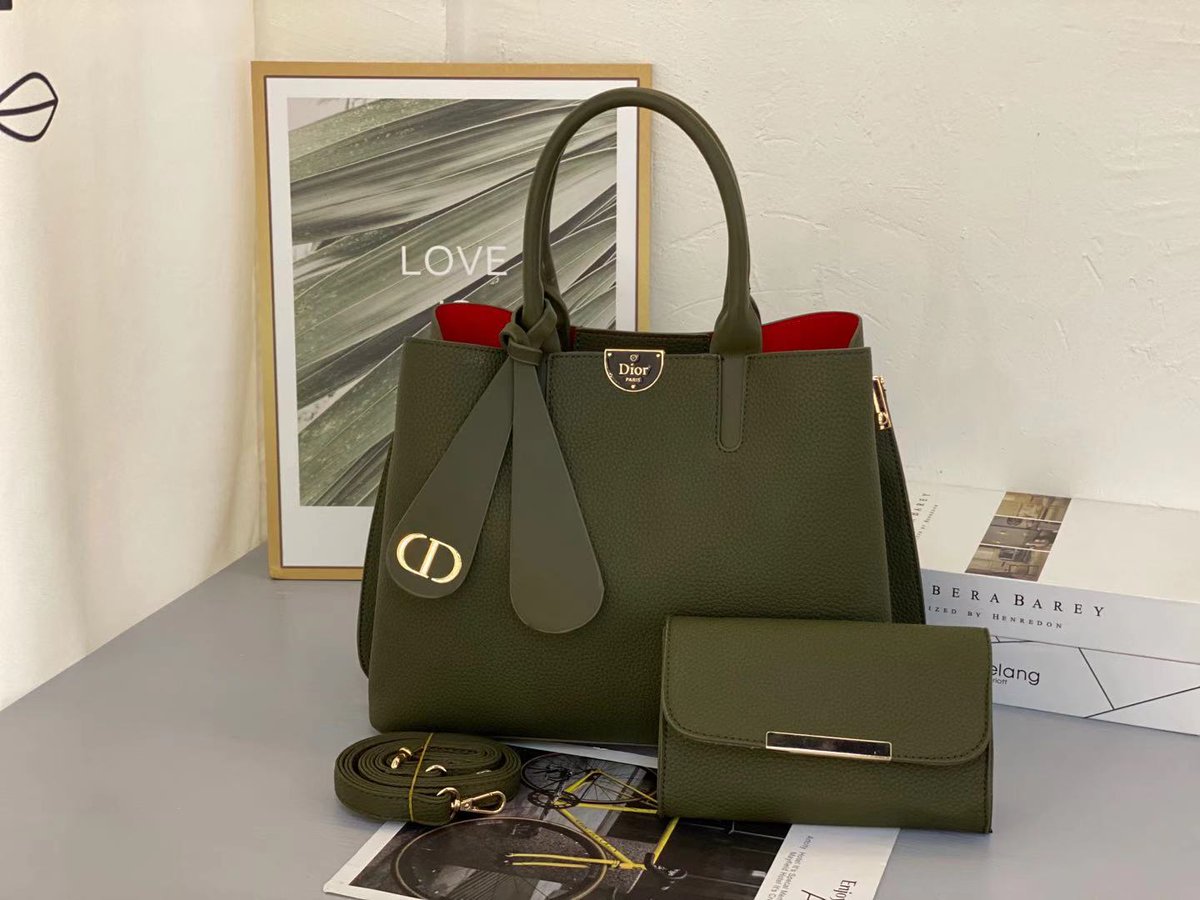 Goodstuffng1's tweet photo. Wouldn't you rather change those 2020 bags? 2021 is still fresh and new , we've got you covered
Send us a dm to place your orders
#prada
#goodstuffng
#ladiesbags
#onlinevendor https://t.co/awuQJK1i4D