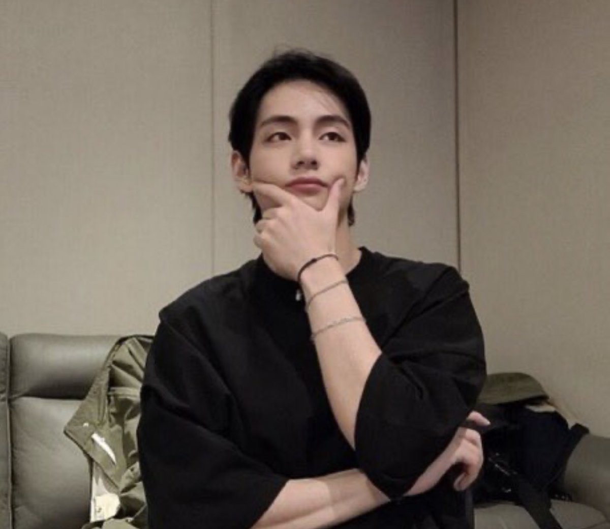 Taehyung's exposed forehead : a dangerous thread