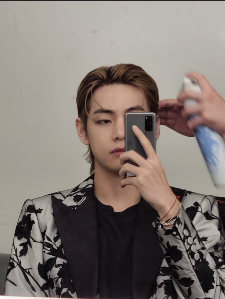 Taehyung's exposed forehead : a dangerous thread