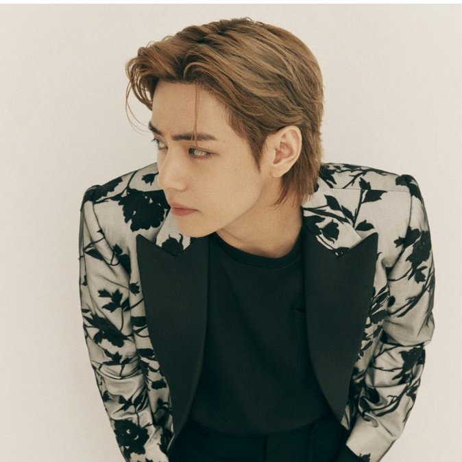 Taehyung's exposed forehead : a dangerous thread