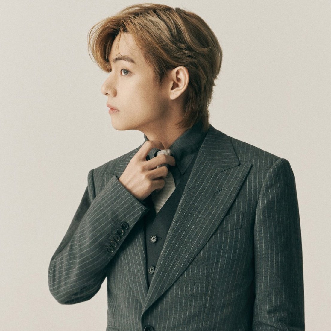 Taehyung's exposed forehead : a dangerous thread