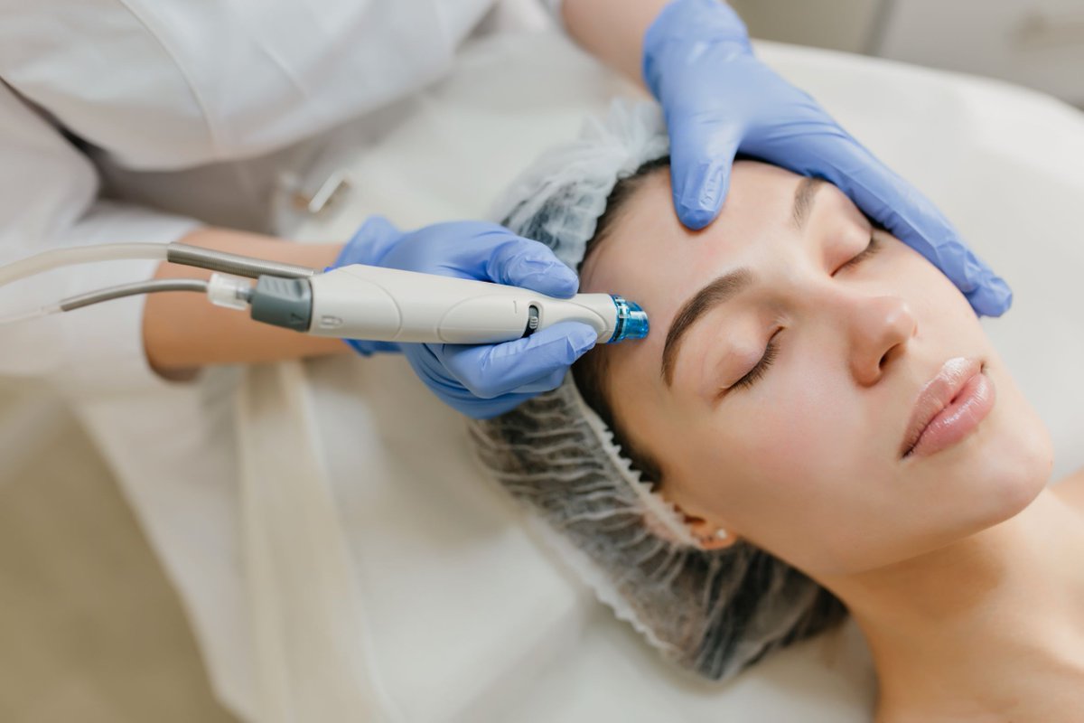 LifeDocSA's tweet photo. Let's find solutions for skin spots and your skin care concerns. There are five golden rules to follow to ensure your skin stays healthy: https://t.co/kp8JeL5a61 https://t.co/rMzjiFrXgi