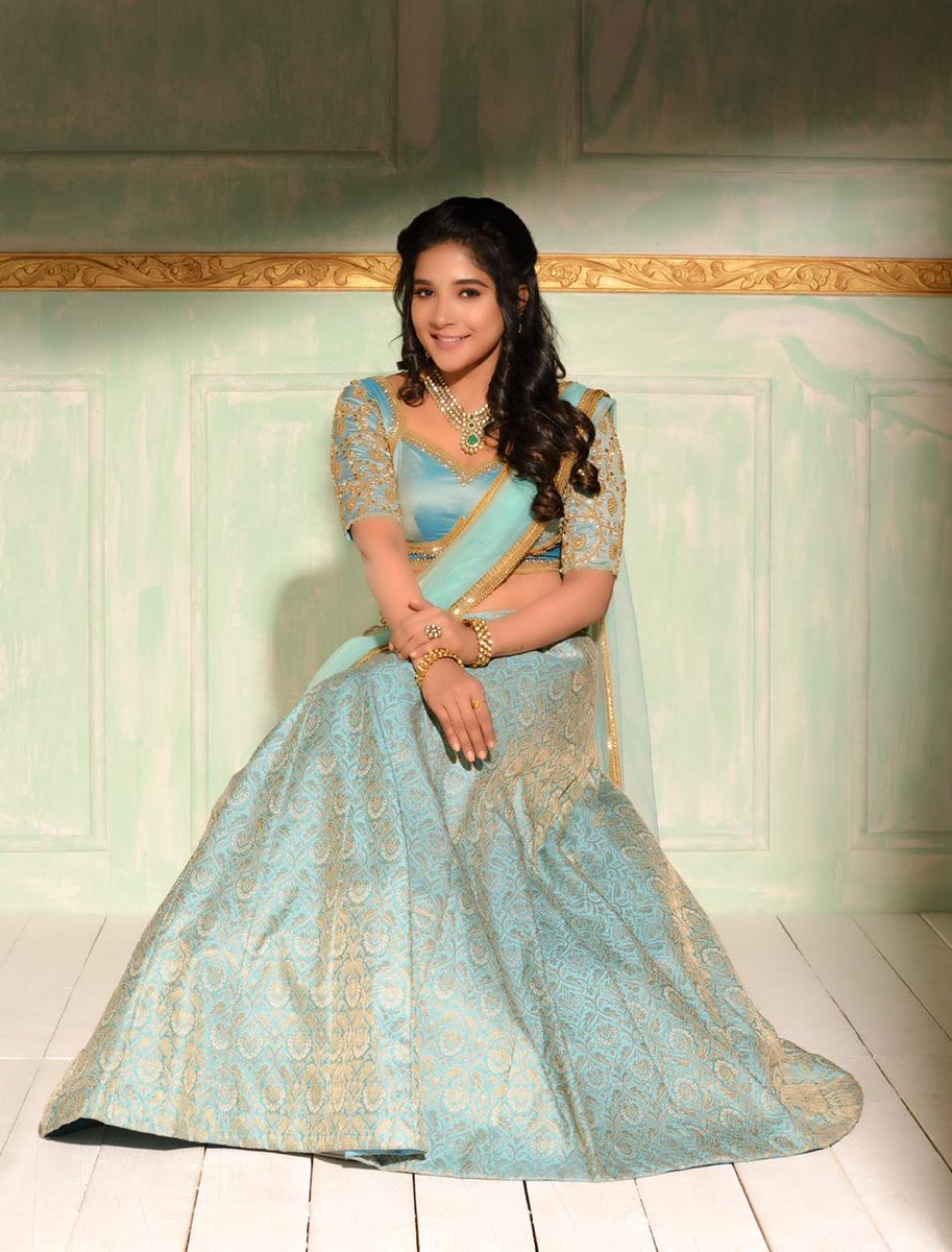 Jasmine slayed Aladdin with her beauty so does Actress @ssakshiagarwal to our audience , The SLAYER !

Photographer: @Nithinphoto5

#SakshiAgarwal @teamaim @tisisnaveen
