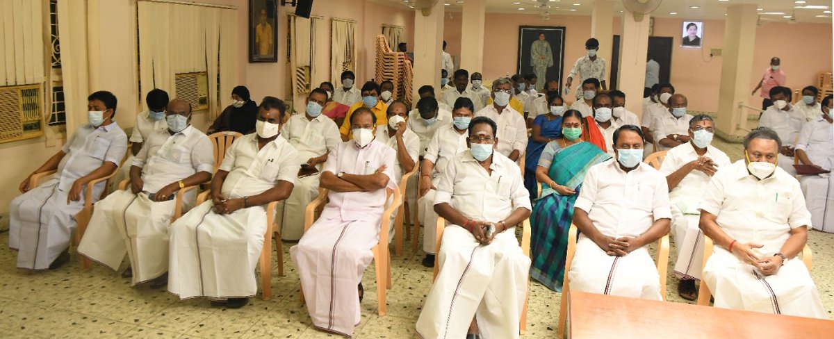ADMK_Theni's tweet photo. சென்னை-ராயப்பேட்டை தலைமை அலுவலகத்தில் கழக ஒருங்கிணைப்பாளரும் மாண்புமிகு துணை முதல்வருமான @OfficeOfOPS அவர்கள், கழக இணை ஒருங்கிணைப்பாளரும் மாண்புமிகு முதல்வருமான @CMOTamilNadu ஆகியோர் தலைமையில் பொதுத்தேர்தலில் கழகம் சார்பில் ஆற்றவேண்டிய பணிகள் குறித்து ஆலோசனை மேற்கொள்ளப்பட்டது. https://t.co/hZ6nzEVrKU