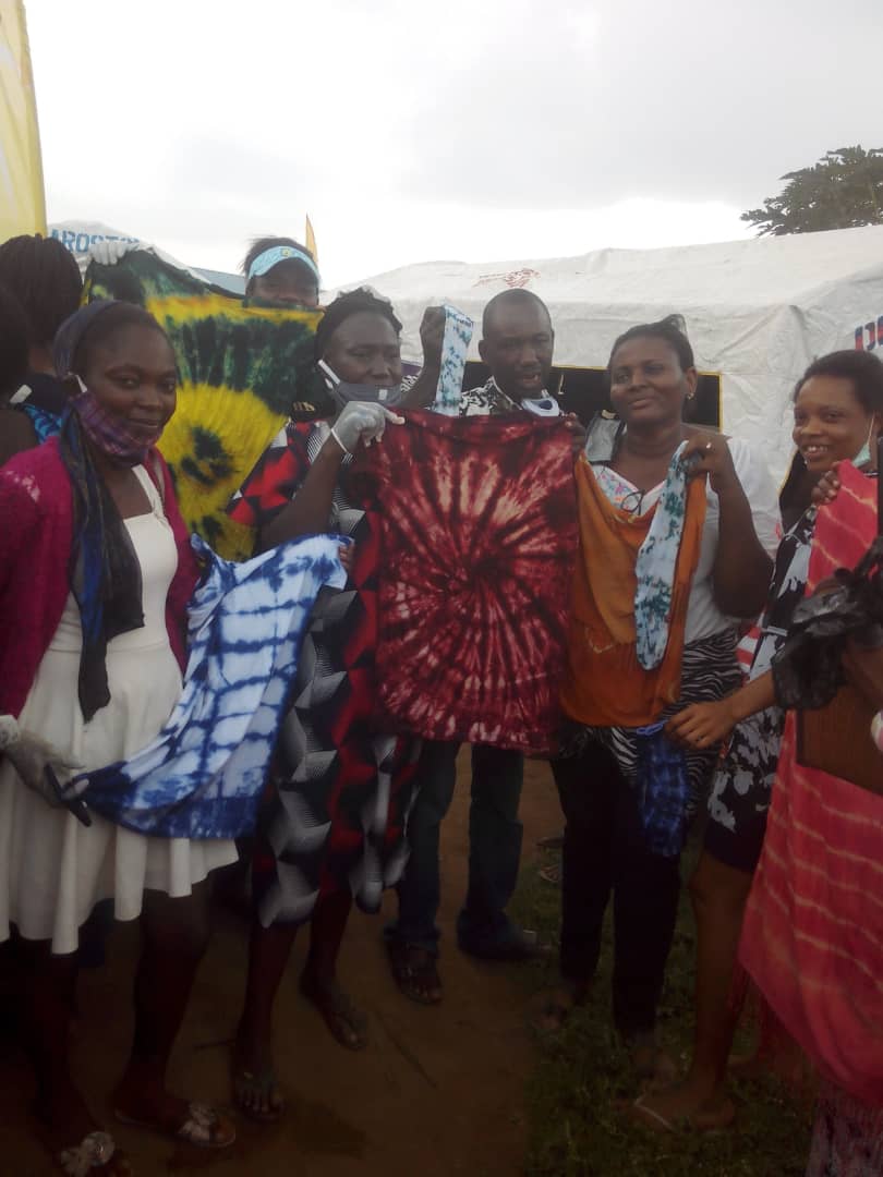 1Dudufash's tweet photo. We volunteered with @AuntLanda to train some young adults on the skill of adiremaking(Tyedye).A day of impact🌍🇳🇬🌎

#sdg1
#sdg8
#GlobalGoals 
#dudufash 
#dudufash 1 https://t.co/6B4G2A6ZSj
