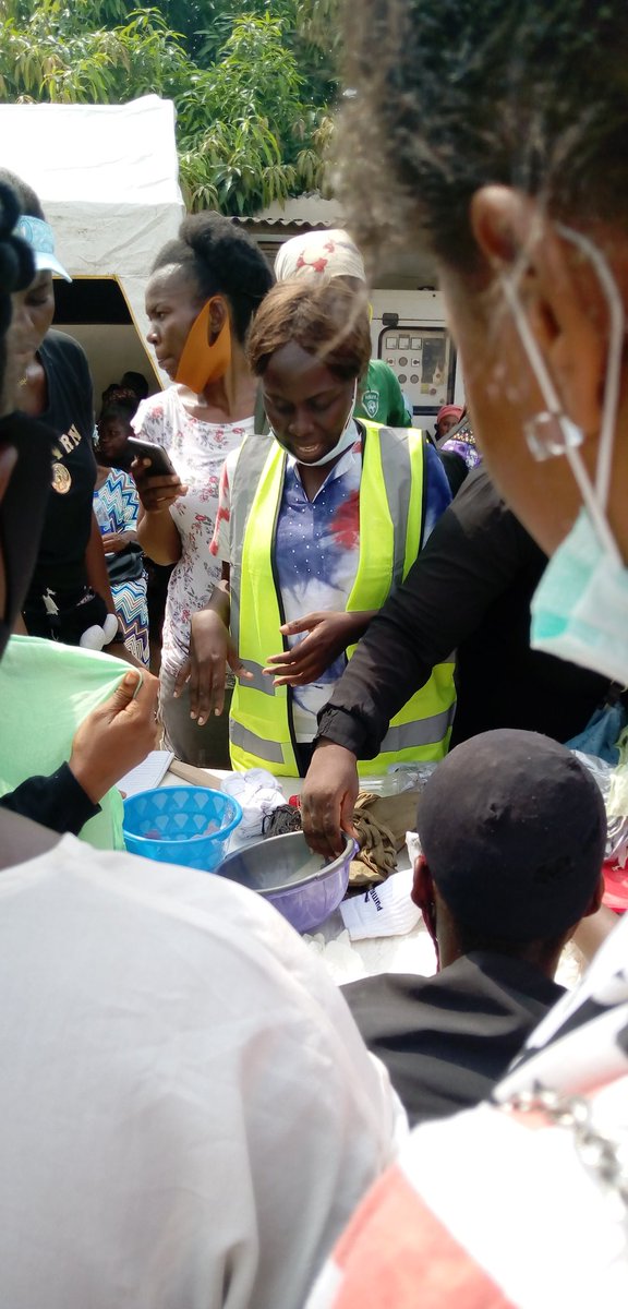 1Dudufash's tweet photo. We volunteered with @AuntLanda to train some young adults on the skill of adiremaking(Tyedye).A day of impact🌍🇳🇬🌎

#sdg1
#sdg8
#GlobalGoals 
#dudufash 
#dudufash 1 https://t.co/6B4G2A6ZSj