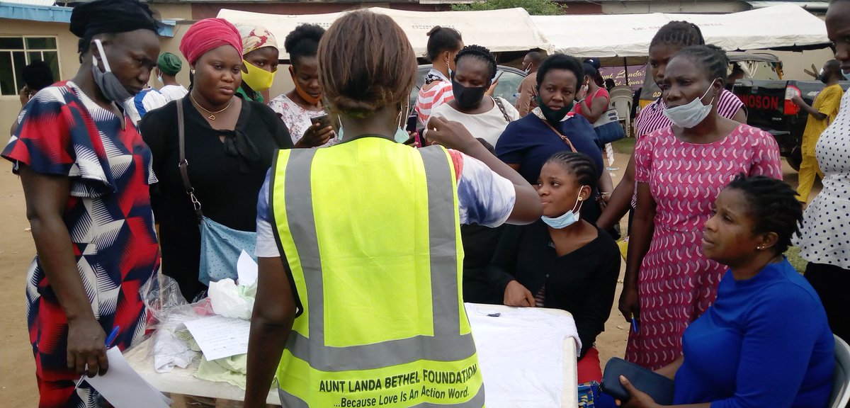 1Dudufash's tweet photo. We volunteered with @AuntLanda to train some young adults on the skill of adiremaking(Tyedye).A day of impact🌍🇳🇬🌎

#sdg1
#sdg8
#GlobalGoals 
#dudufash 
#dudufash 1 https://t.co/6B4G2A6ZSj