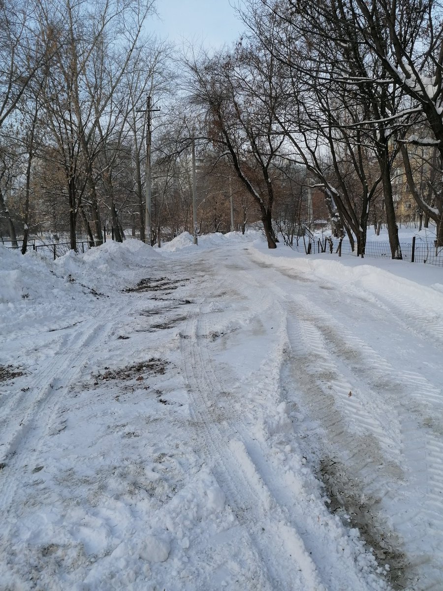 privo11's tweet photo. 11.01.21г. в 10ч. Прошла механизированная уборка внутриквартальной дороги от ул. Московское шоссе, 177 до Пр-т Кирова, 240. https://t.co/aTD19Ua5VW